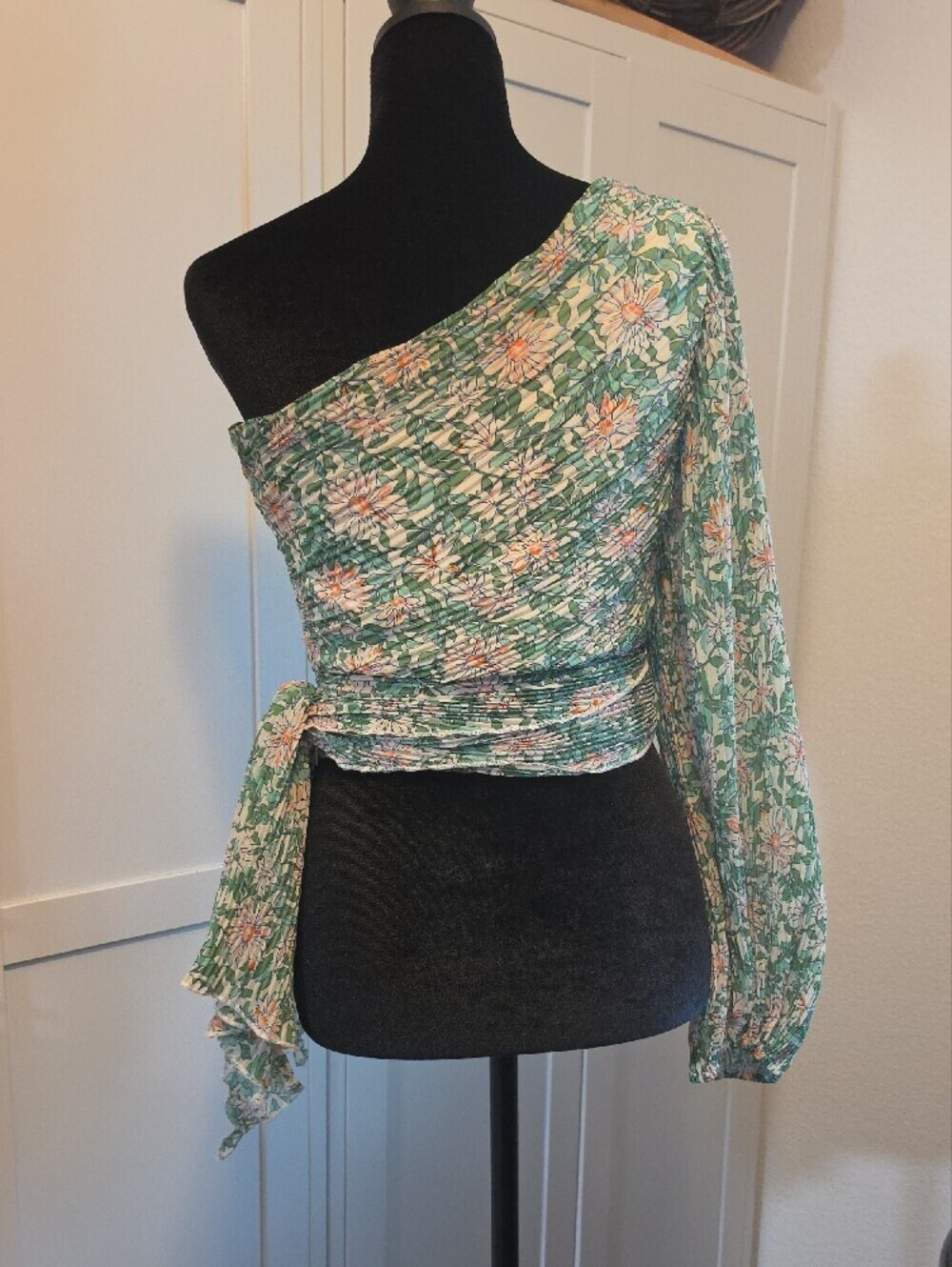Lulu's Green Floral One-Shoulder Wrap Top - Picture 4 of 7
